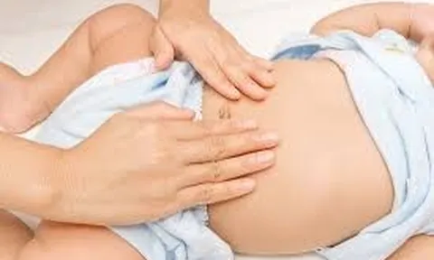 Chuyên gia chia sẻ cách xử lý khi trẻ có biểu hiện nôn và đau bụng