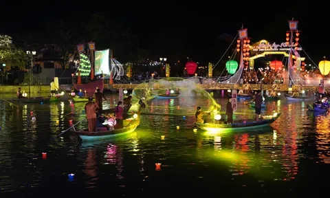 Đêm Hoài giang - Sản phẩm du lịch độc đáo của Hội An (Quảng Nam)