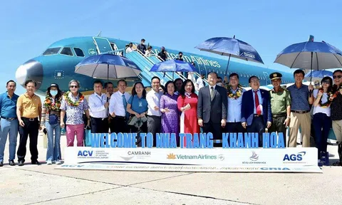 Vietnam Airlines khai trương đường bay mới Nha Trang - Singapore và nối lại đường bay Hà Nội - Busan (Hàn Quốc)