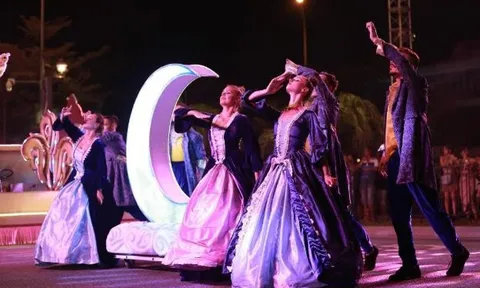 Carnival đường phố mùa hè sôi động ở Đà Nẵng