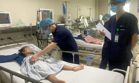 Trẻ gánh họa vì cha mẹ “bỏ quên” mũi tiêm vắc-xin nhắc lại