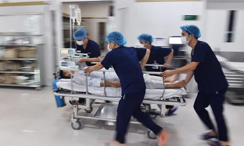 Báo động hàng ngàn nhân viên y tế nghỉ việc
