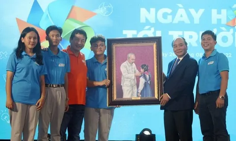 Chủ tịch nước mong muốn học sinh trường Hy Vọng vượt qua mất mát để vươn lên