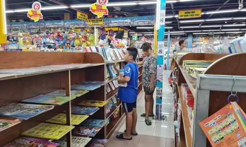 Năm học mới bắt đầu: Học sinh vẫn khó mua đủ sách giáo khoa
