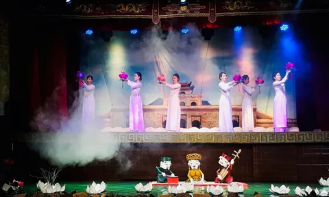 "Trải nghiệm tour đêm tại Hoàng thành Thăng Long cho khách quốc tế"