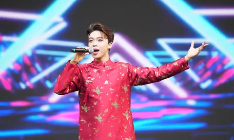 Ca sĩ Lưu Quốc Vượng tỏa sáng tại Asan World Ethnic Dance Festival
