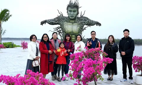 Khách sạn biển 5 sao đầu tiên miền Bắc đón 7.500 khách ba ngày đầu năm