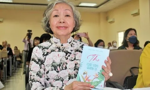 Luật gia Nguyễn Thị Sơn ra mắt tập thơ để “làm cuộc sống vui thêm”