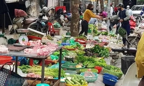 Giá hàng hóa, dịch vụ tăng “phi mã” cùng giá xăng