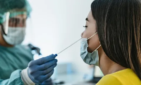 Sau khi mắc Covid-19 test nhanh ra một vạch liệu đã an toàn?