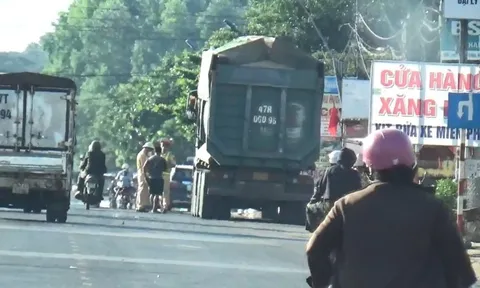 Xe chở cát quá tải “lộng hành” trên quốc lộ - Bài 2: Tài xế chở vượt tải trọng trên 150%