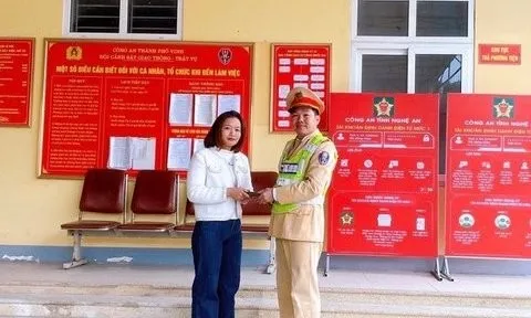 Nghệ An: Nhặt được 30 triệu đồng, CSGT tìm người đánh rơi