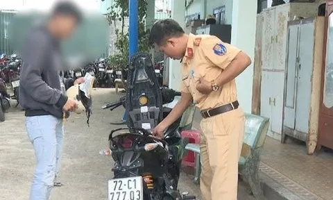 Nam thanh niên ở Tp.Vũng Tàu lái xe máy bốc đầu bị phạt 8,5 triệu đồng