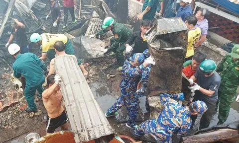 Cán bộ, chiến sĩ Trạm ra đa 600 tham gia chữa cháy nhà dân