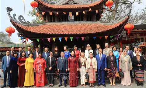 Phó Chủ tịch nước gặp mặt các nữ Đại sứ, Trưởng đại diện tổ chức quốc tế
