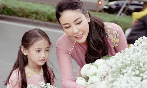 Hoa hậu Hà Kiều Anh và con gái mỗi lần xuất hiện là gây thương nhớ