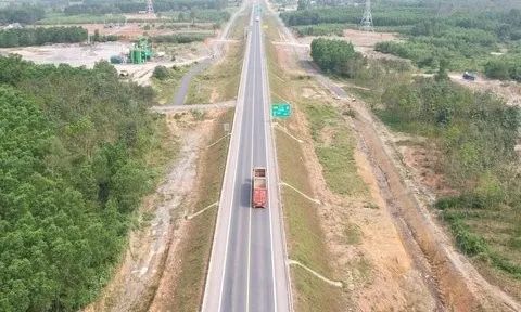 Cấm xe khách vào cao tốc Cam Lộ - La Sơn vì tuyến đường đã mãn tải