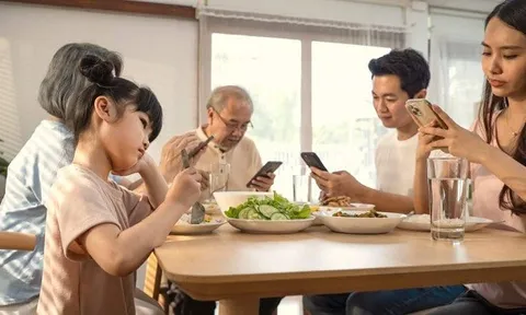 Khi internet là “kẻ thứ 3” phá hoại hạnh phúc gia đình
