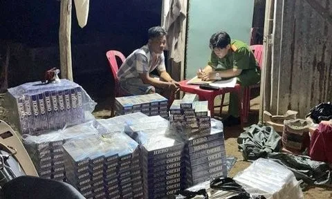 Kiên Giang: Tạm giữ 2 đối tượng vận chuyển 6.340 bao thuốc lá nhập lậu