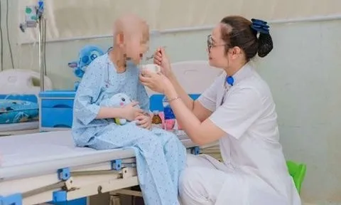 Bệnh viện Trung ương Huế tri ân những người “làm dâu trăm họ” ngành y
