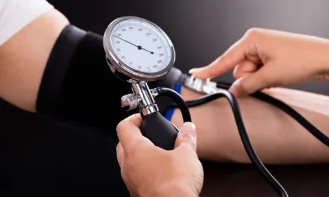Tìm hiểu về tăng huyết áp vô căn và giải pháp cải thiện từ Định Áp Vương