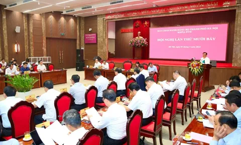 Xây dựng đội ngũ cán bộ vững mạnh, có trình độ cao, có phẩm chất đạo đức trong sáng, năng động, sáng tạo