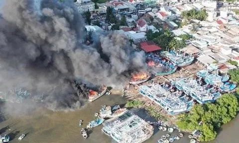 Bắt tạm giam thợ hàn vụ cháy 11 tàu cá quy mô lớn ở Tp.Phan Thiết
