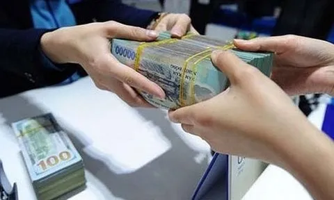 Lãi suất tiết kiệm đồng loạt tăng, người dân phập phồng lo lãi vay