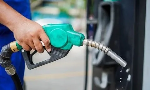 Giá dầu thế giới tiếp đà "lao dốc" phiên thứ ba liên tiếp