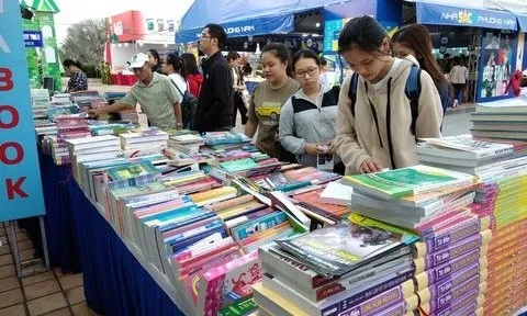 Hội sách Đà Nẵng diễn ra tại Công viên bờ Đông cầu Rồng