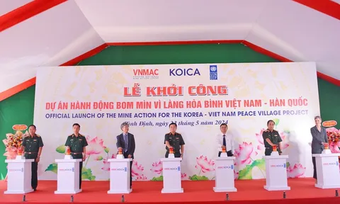 Khởi công dự án 'Hành động bom mìn vì làng hòa bình Việt Nam-Hàn Quốc'