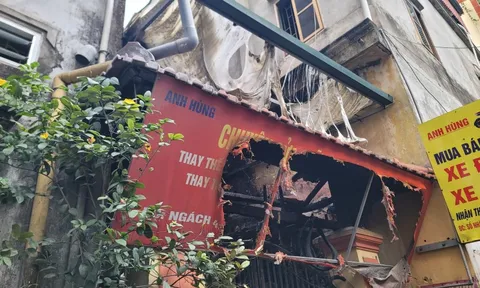 Thứ trưởng phụ trách Bộ Công an Trần Quốc Tỏ trực tiếp đến hiện trường chỉ đạo khắc phục vụ cháy ở phố Trung Kính