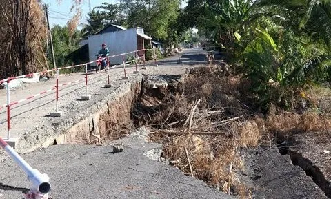 Kiên Giang: Sạt lở nghiêm trọng, cấm toàn bộ ô tô lưu thông đường 965