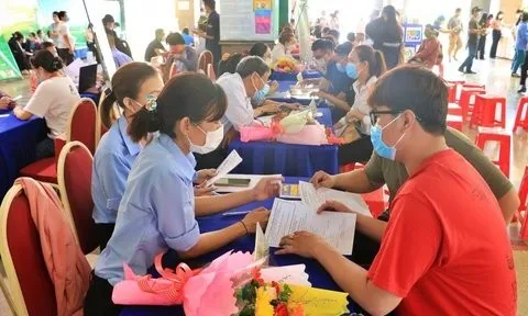 Tp.HCM: Doanh nghiệp “đỏ mắt” tìm người lao động