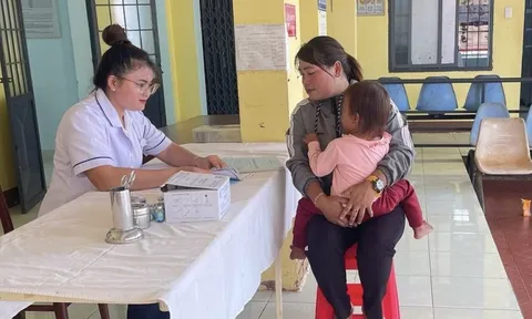Nữ cán bộ dân số tận tâm với công việc, hết lòng vì bà con buôn làng