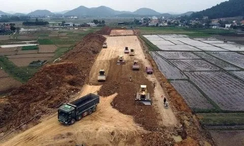 Thủ tướng chốt hạn bàn giao mặt bằng loạt dự án giao thông trọng điểm