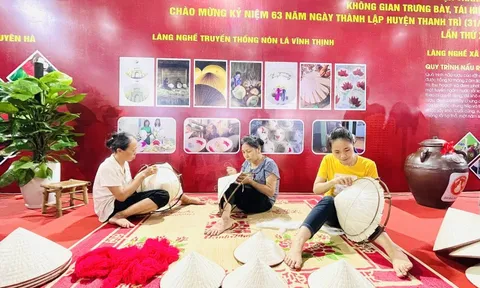 Triển lãm các sản phẩm OCOP, thủ công mỹ nghệ, làng nghề kết hợp phát động xây dựng tuyến phố không dùng tiền mặt