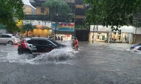 Hà Nội lại sắp đón mưa to, lốc sét giữa mùa hè