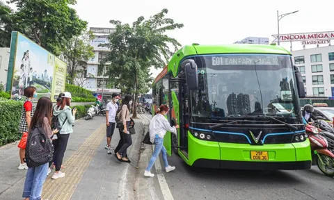 ‘Xanh hóa’ hệ thống giao thông công cộng