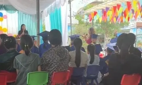 Hiệu trưởng ngăn hội trưởng phụ huynh phát biểu tại lễ tổng kết: Thanh tra đột xuất trường