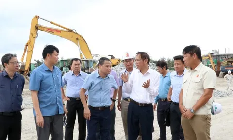 Bộ NN&PTNT kiểm tra dự án Khu neo đậu tránh trú bão cho tàu cá ở đảo Phú Quý