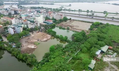 Hà Nội: Đổ phế thải lấp ao hồ tại phường Yên Sở
