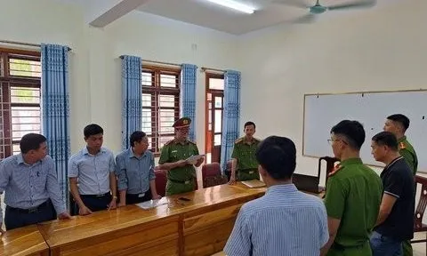 Bắt Hiệu trưởng lập khống hồ sơ, lạm thu tiền học sinh miền núi