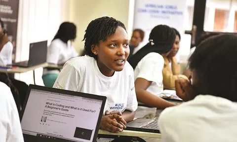 Cô gái Rwanda thách thức định kiến giới trong ngành công nghệ