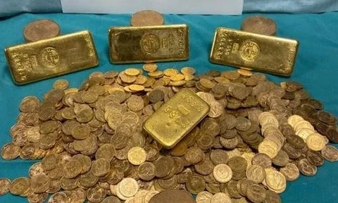 Tìm thấy kho báu toàn vàng trị giá hơn 16 tỷ đồng tại căn nhà bỏ hoang