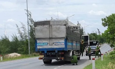 Quảng Bình: Phát hiện người đàn ông tử vong trong cabin xe tải
