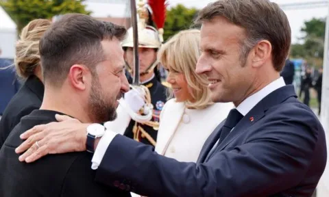 Ông Macron nói với ông Zelensky: “Chúng tôi sẽ không làm ông thất vọng”