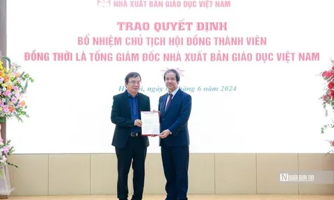 Trao quyết định bổ nhiệm Chủ tịch HĐTV, TGĐ NXB Giáo dục Việt Nam