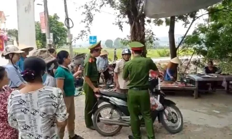 Thông tin clip công an “ôm cổ” người dân dừng xe mua hàng tại chợ cóc