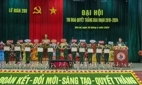 Những người lính khoét núi, ngủ hầm